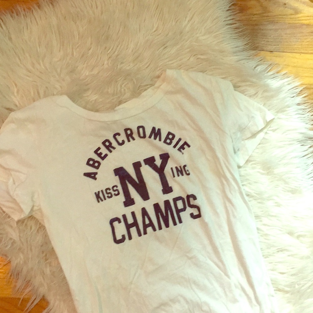 Medium Abercrombie & Fitch Tee Kissing Champs 💋